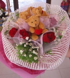 3 adet ay�c�k ve 3 adet yapay g�l buketi